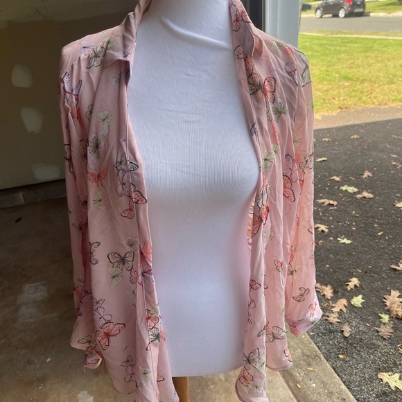 Boutique Butterfly tie front top nwt - Picture 2 of 8